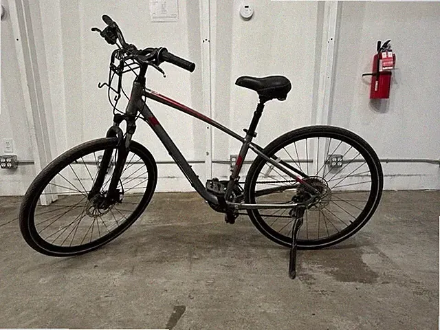 City & Hybrid Bikes – Giant brand Used, Clean & Fully Tuned Gray Color
