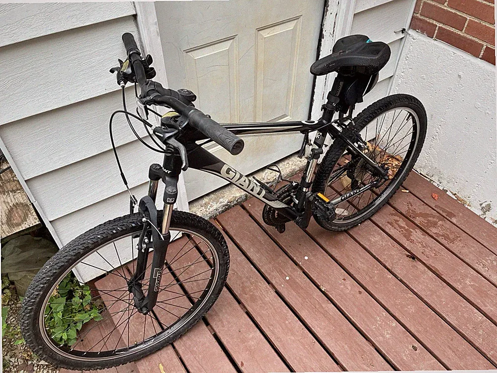 GIANT Mountain Bike, 26 Inch wheels & 7-Speed | Adult Size